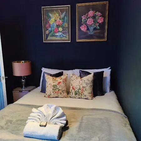 John Street Flat 2 * بريستول